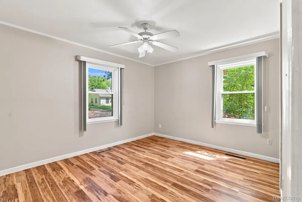 10401 Albany Street Oak Park City, MI 48237