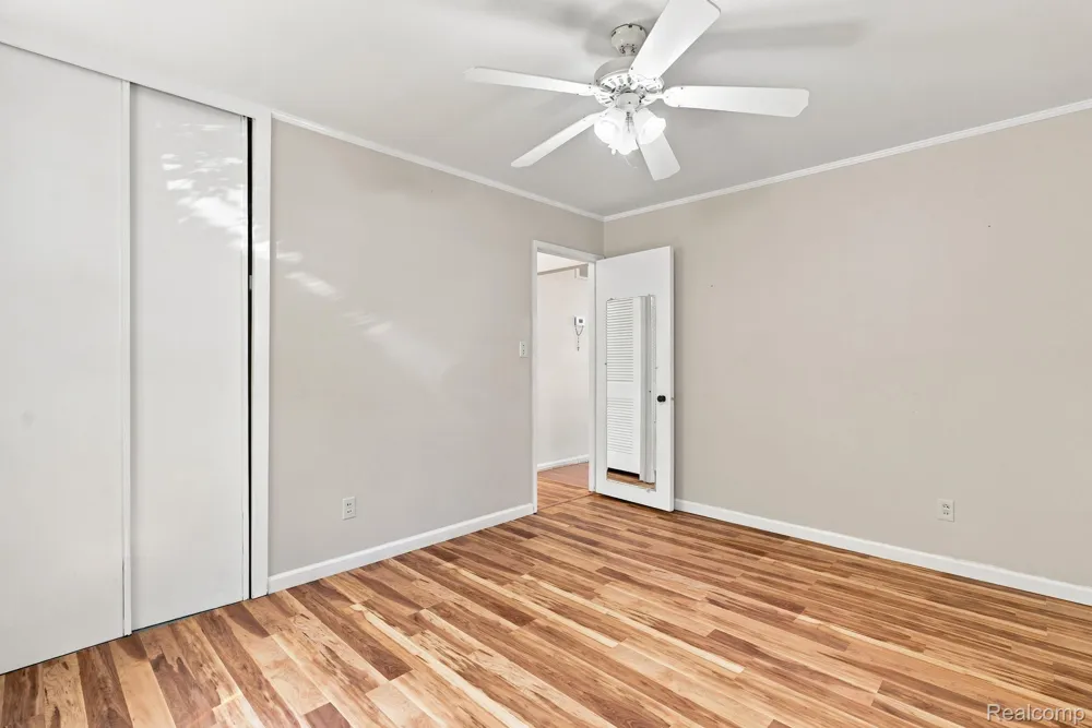 10401 Albany Street Oak Park City, MI 48237
