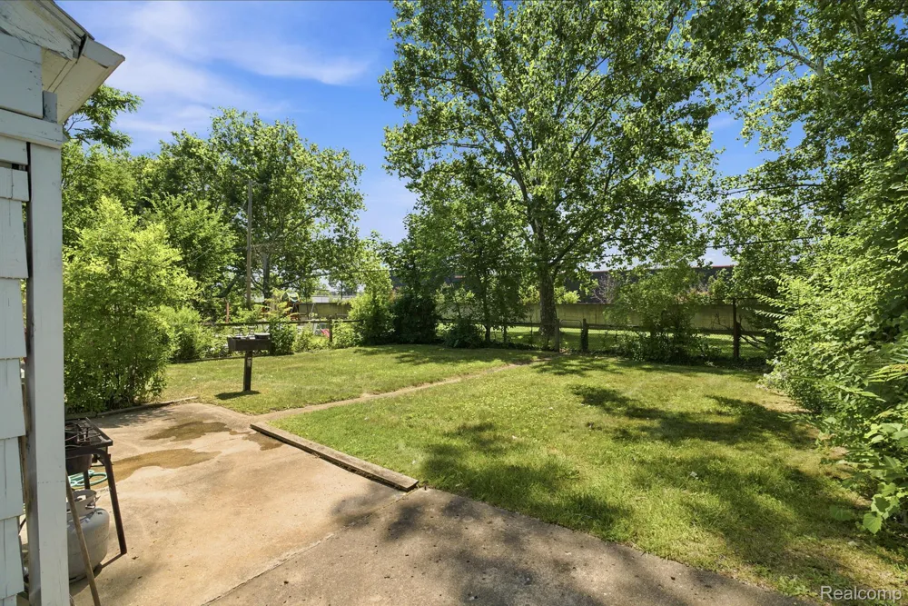 10401 Albany Street Oak Park City, MI 48237
