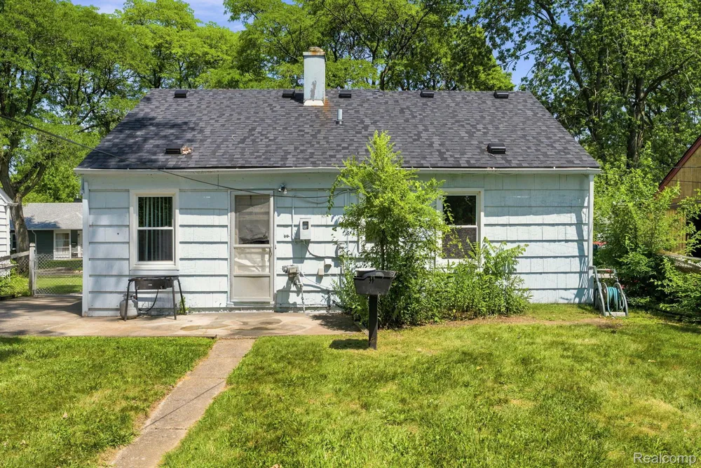 10401 Albany Street Oak Park City, MI 48237