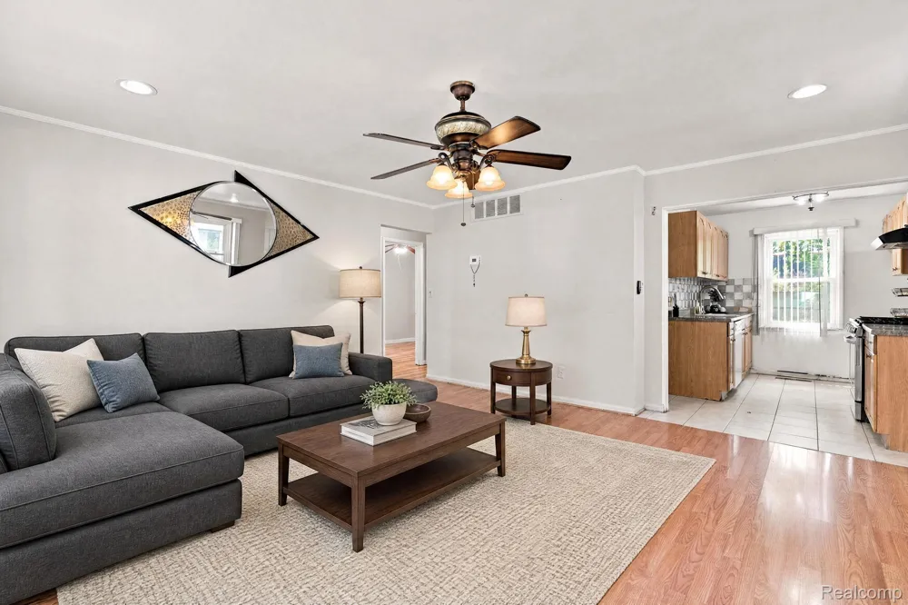 10401 Albany Street Oak Park City, MI 48237