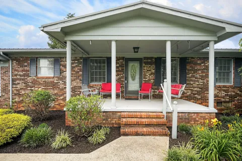 960 Country Club Road