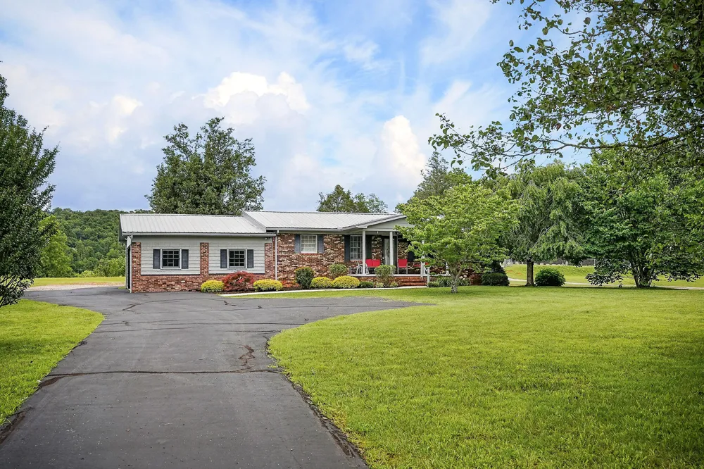 960 Country Club Road Sparta, TN 38583