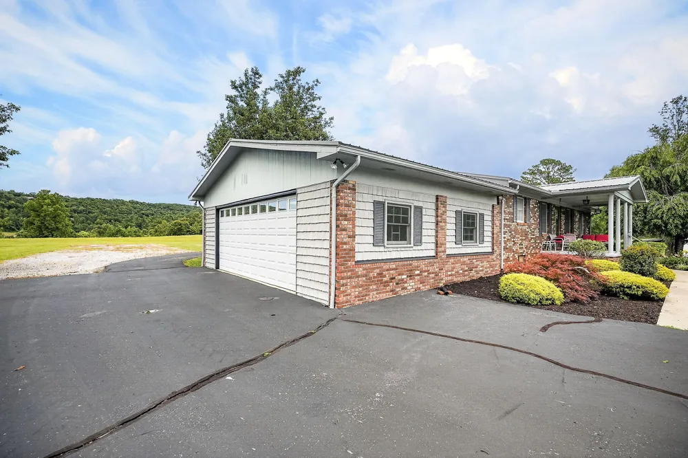 960 Country Club Road Sparta, TN 38583