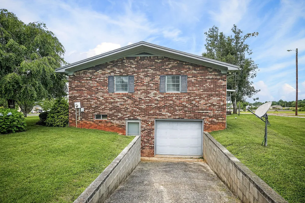 960 Country Club Road Sparta, TN 38583