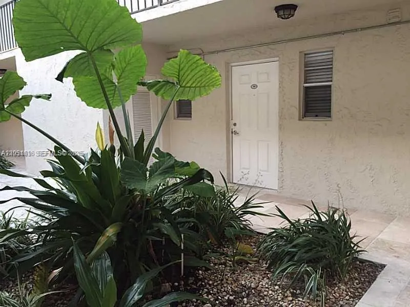 6715 Kendall Dr #707 Pinecrest, FL 33156