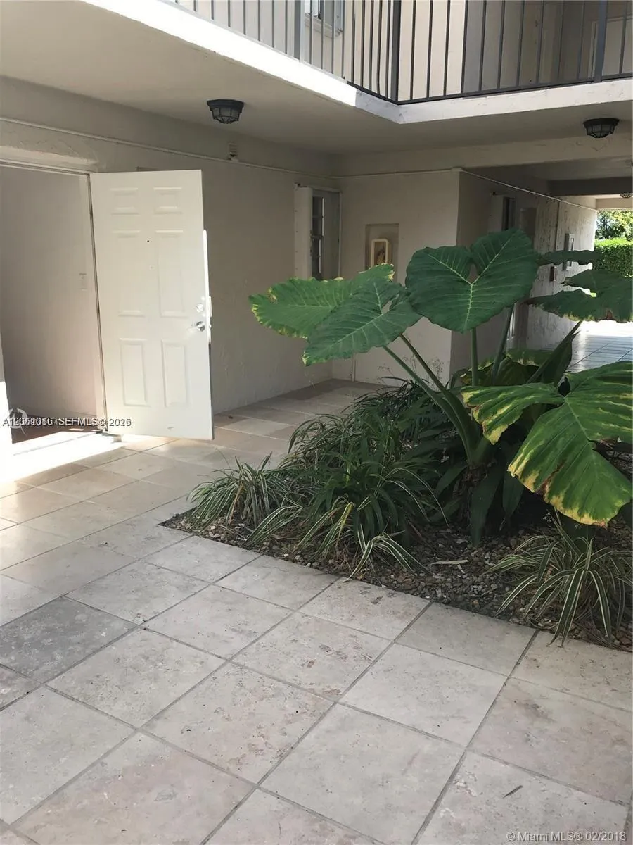 6715 Kendall Dr #707 Pinecrest, FL 33156