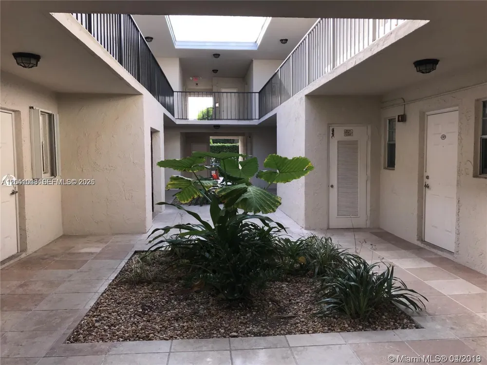 6715 Kendall Dr #707 Pinecrest, FL 33156