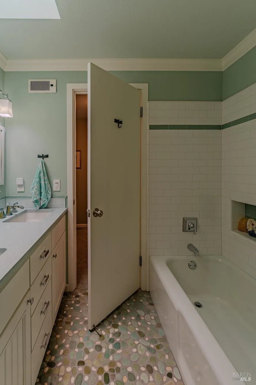 112 Surrey Lane San Rafael, CA 94903