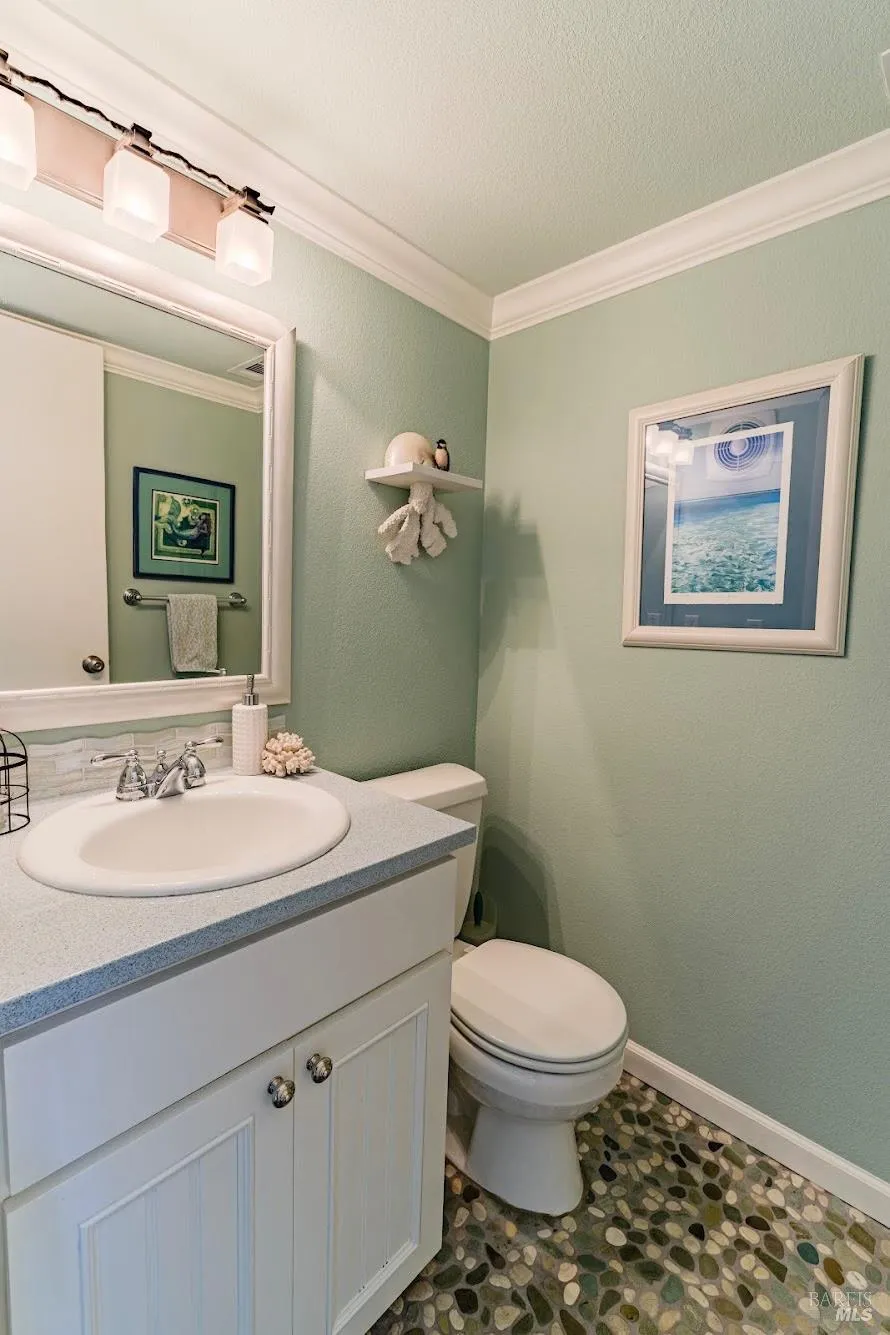 112 Surrey Lane San Rafael, CA 94903