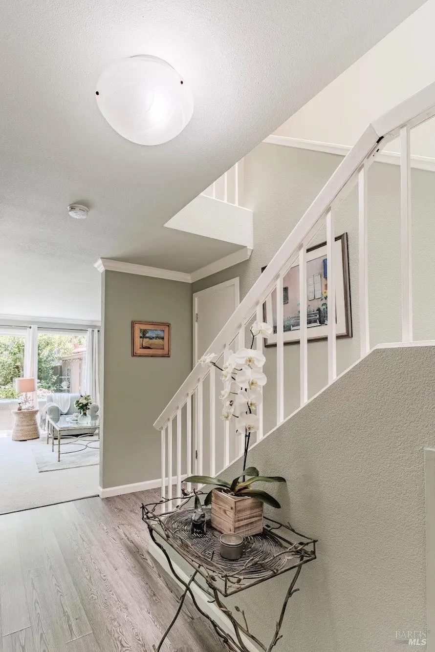 112 Surrey Lane San Rafael, CA 94903