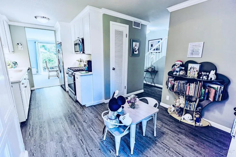 112 Surrey Lane San Rafael, CA 94903