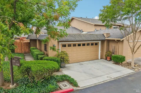 1140 Grove Circle
