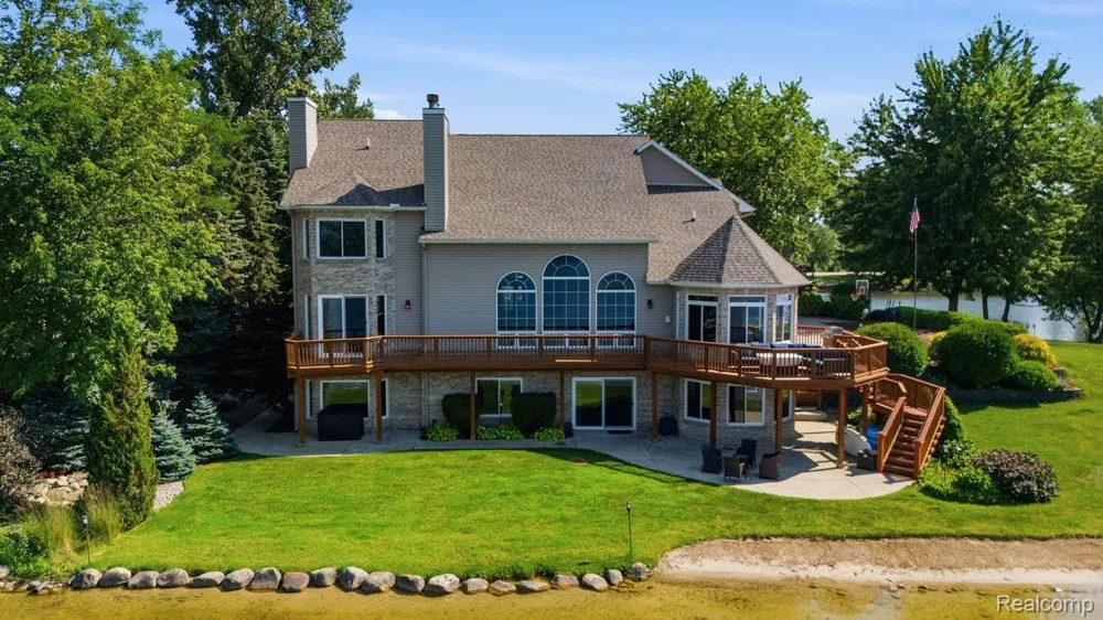 9669 Steephollow Drive White Lake Charter Township, MI 48386