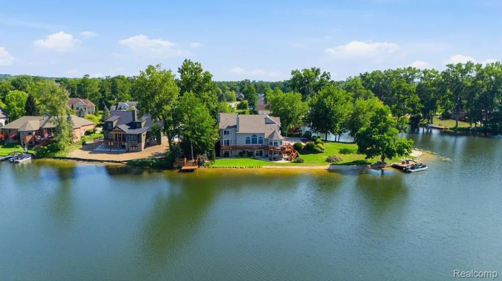 9669 Steephollow Drive White Lake Charter Township, MI 48386