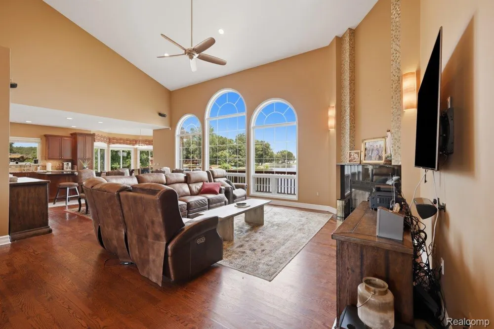 9669 Steephollow Drive White Lake Charter Township, MI 48386