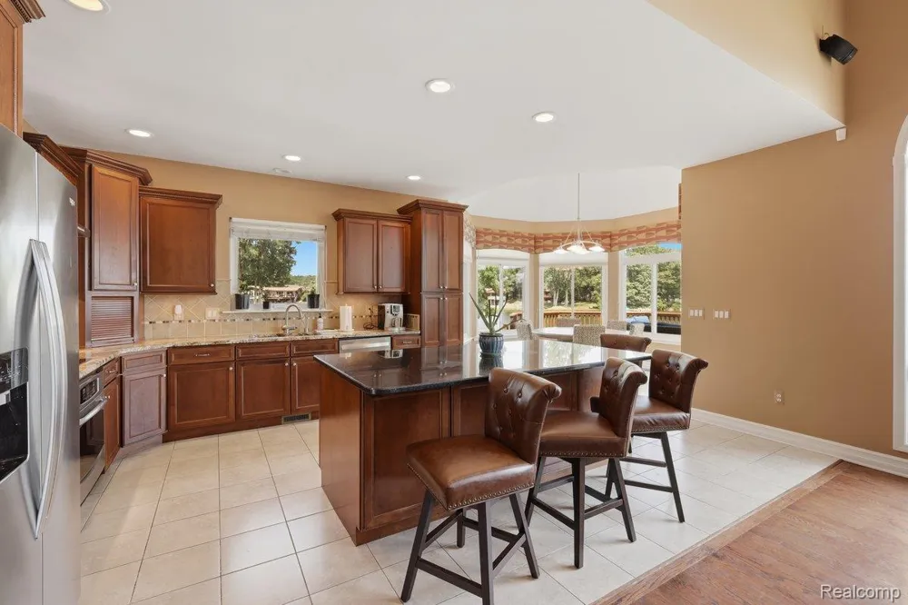 9669 Steephollow Drive White Lake Charter Township, MI 48386