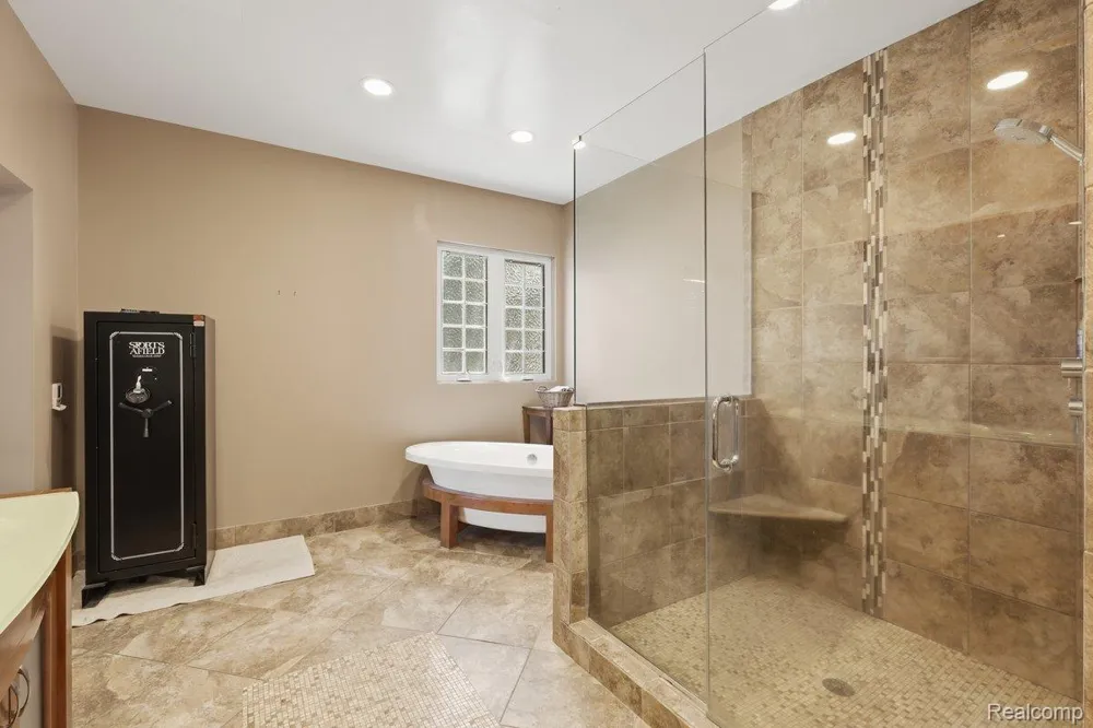 9669 Steephollow Drive White Lake Charter Township, MI 48386