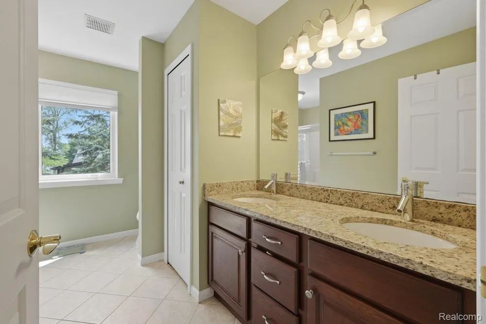 9669 Steephollow Drive White Lake Charter Township, MI 48386