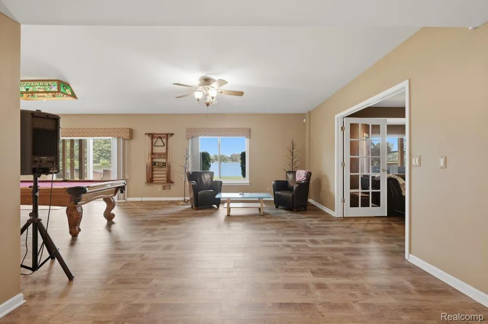 9669 Steephollow Drive White Lake Charter Township, MI 48386