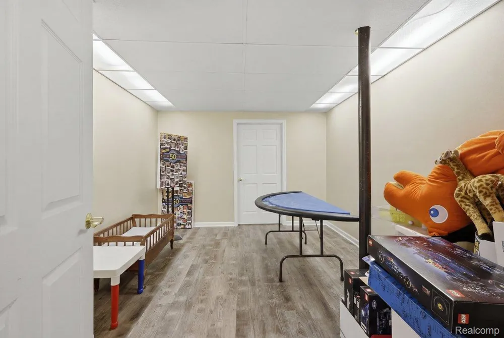 9669 Steephollow Drive White Lake Charter Township, MI 48386