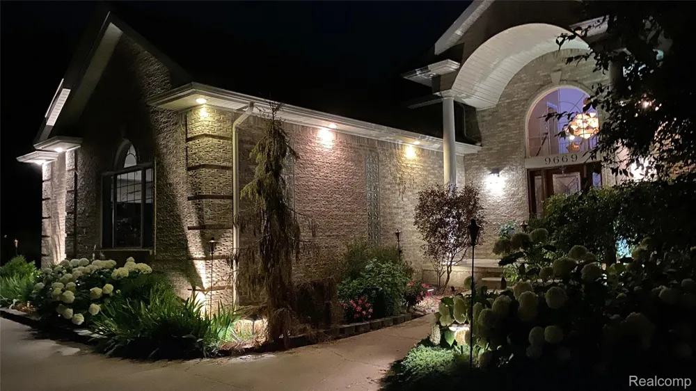 9669 Steephollow Drive White Lake Charter Township, MI 48386