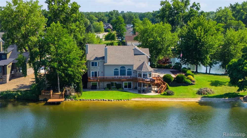 9669 Steephollow Drive White Lake Charter Township, MI 48386