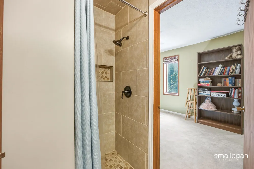 14960 White Creek Avenue NE Cedar Springs, MI 49319