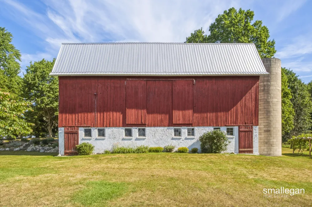 14960 White Creek Avenue NE Cedar Springs, MI 49319