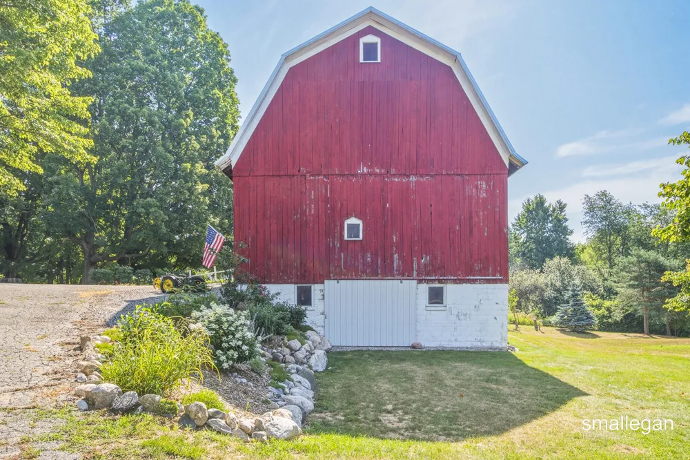 14960 White Creek Avenue NE Cedar Springs, MI 49319