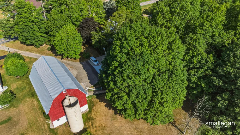 14960 White Creek Avenue NE Cedar Springs, MI 49319