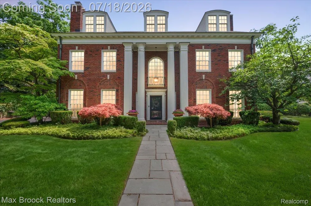 294 Lincoln Road Grosse Pointe City, MI 48230