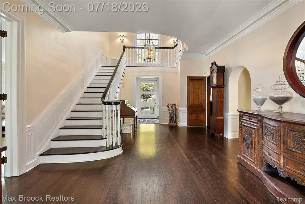 294 Lincoln Road Grosse Pointe City, MI 48230