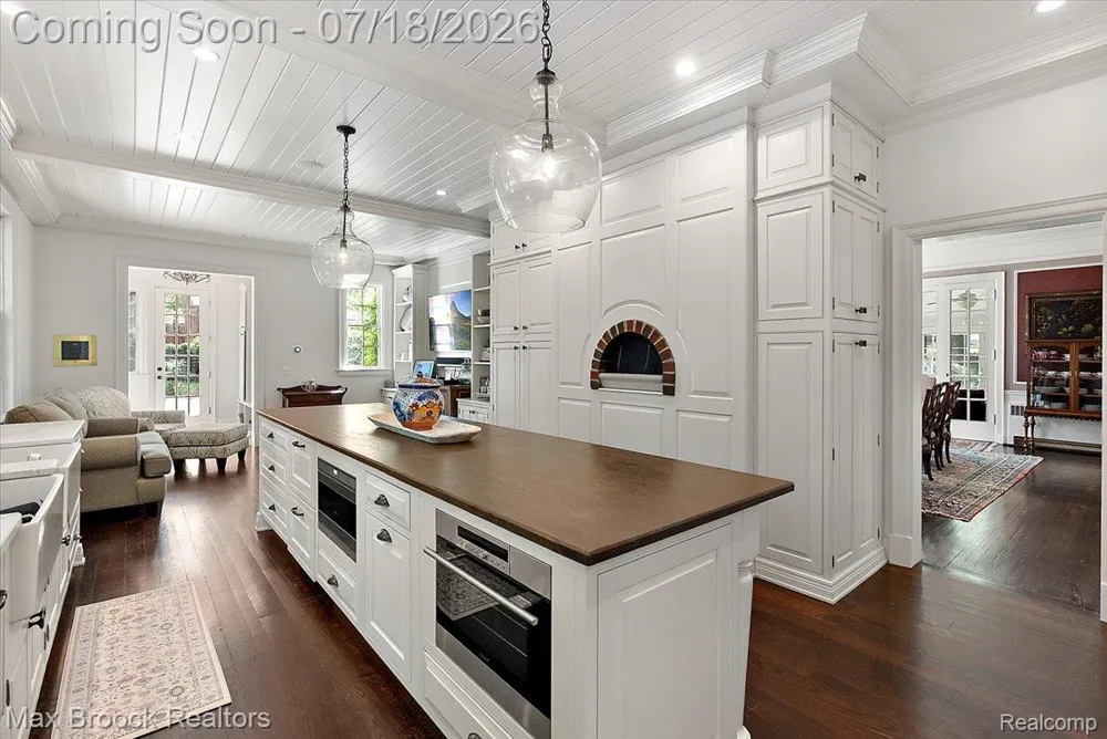 294 Lincoln Road Grosse Pointe City, MI 48230