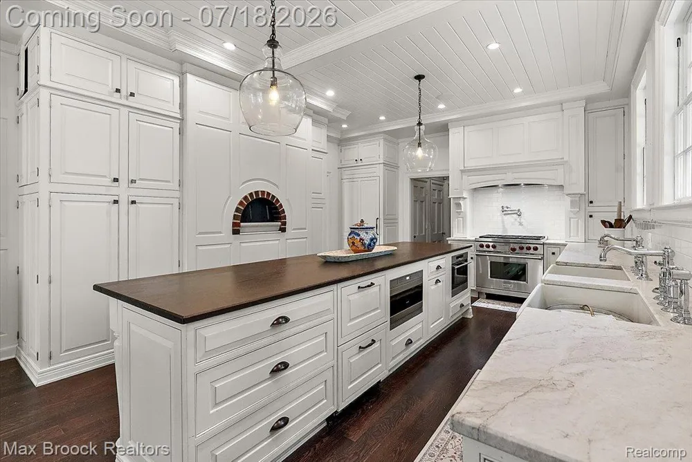 294 Lincoln Road Grosse Pointe City, MI 48230