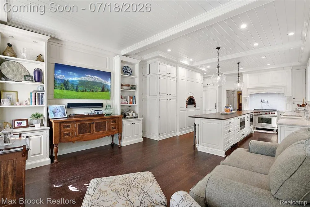 294 Lincoln Road Grosse Pointe City, MI 48230