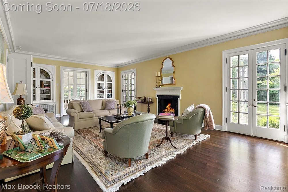 294 Lincoln Road Grosse Pointe City, MI 48230