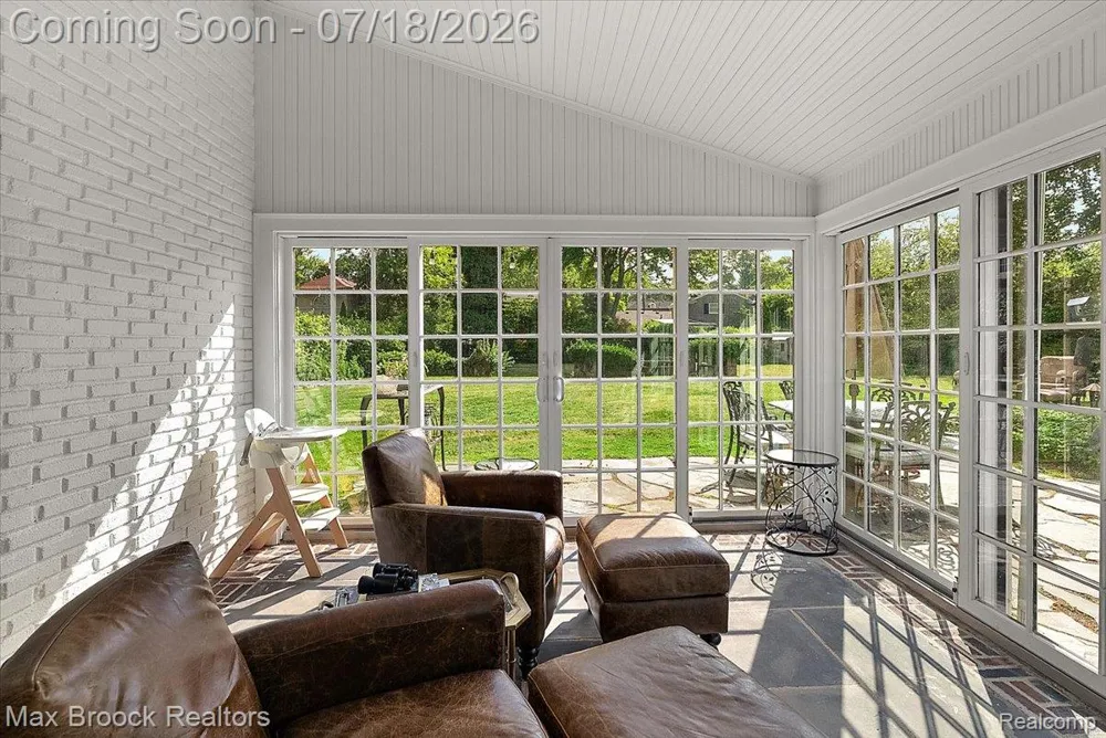 294 Lincoln Road Grosse Pointe City, MI 48230