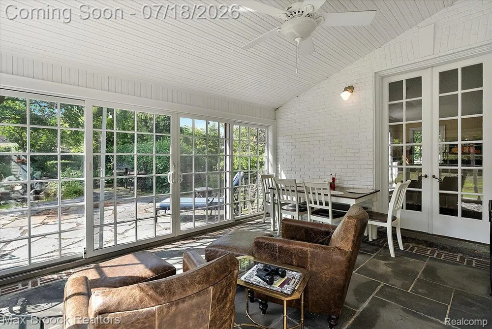 294 Lincoln Road Grosse Pointe City, MI 48230