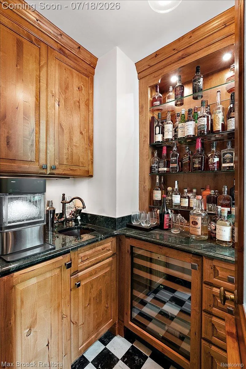 294 Lincoln Road Grosse Pointe City, MI 48230