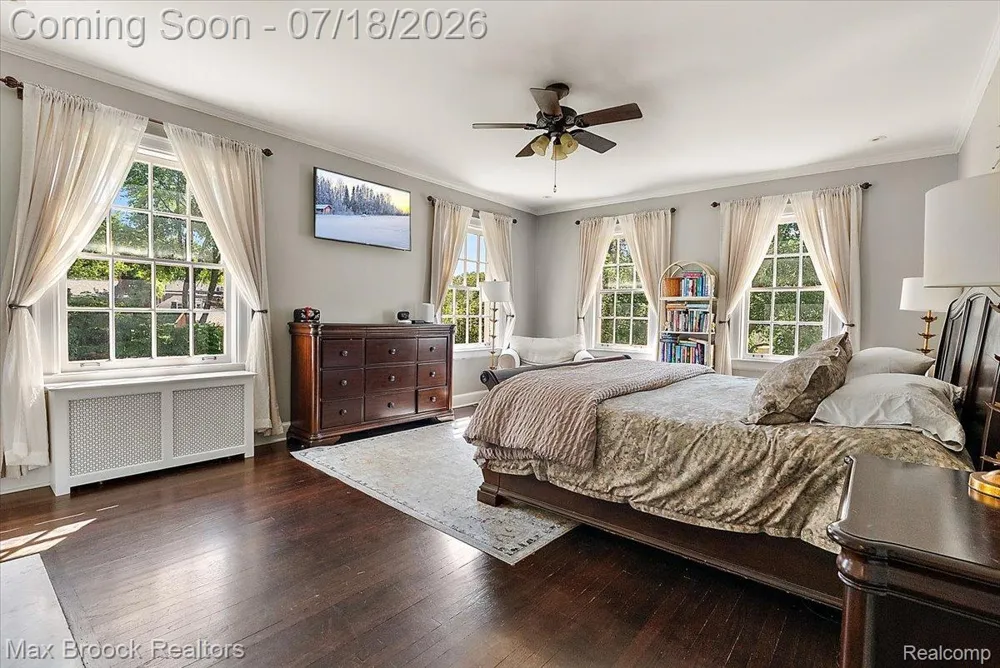 294 Lincoln Road Grosse Pointe City, MI 48230