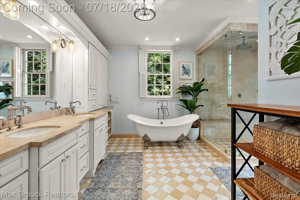 294 Lincoln Road Grosse Pointe City, MI 48230