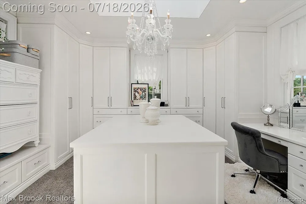 294 Lincoln Road Grosse Pointe City, MI 48230