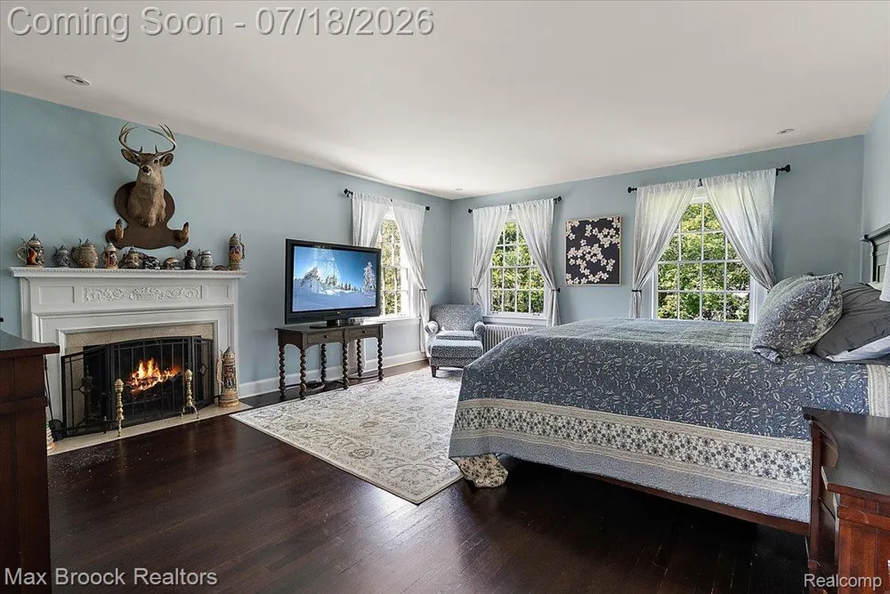 294 Lincoln Road Grosse Pointe City, MI 48230