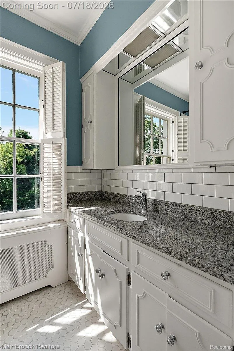 294 Lincoln Road Grosse Pointe City, MI 48230