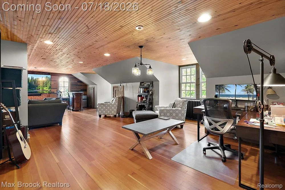 294 Lincoln Road Grosse Pointe City, MI 48230