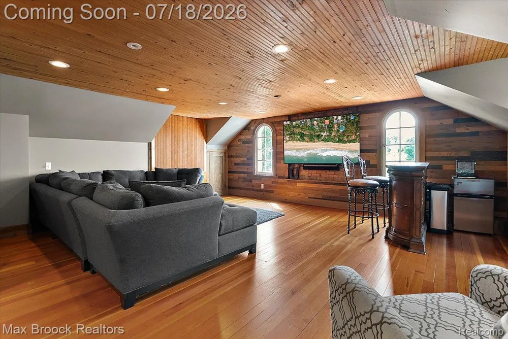 294 Lincoln Road Grosse Pointe City, MI 48230