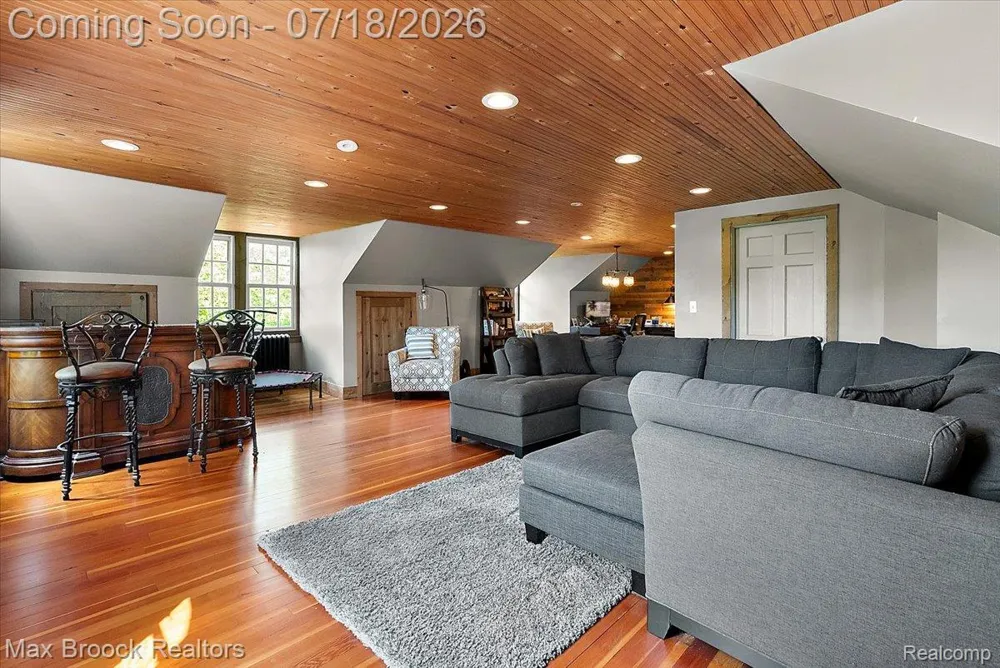 294 Lincoln Road Grosse Pointe City, MI 48230
