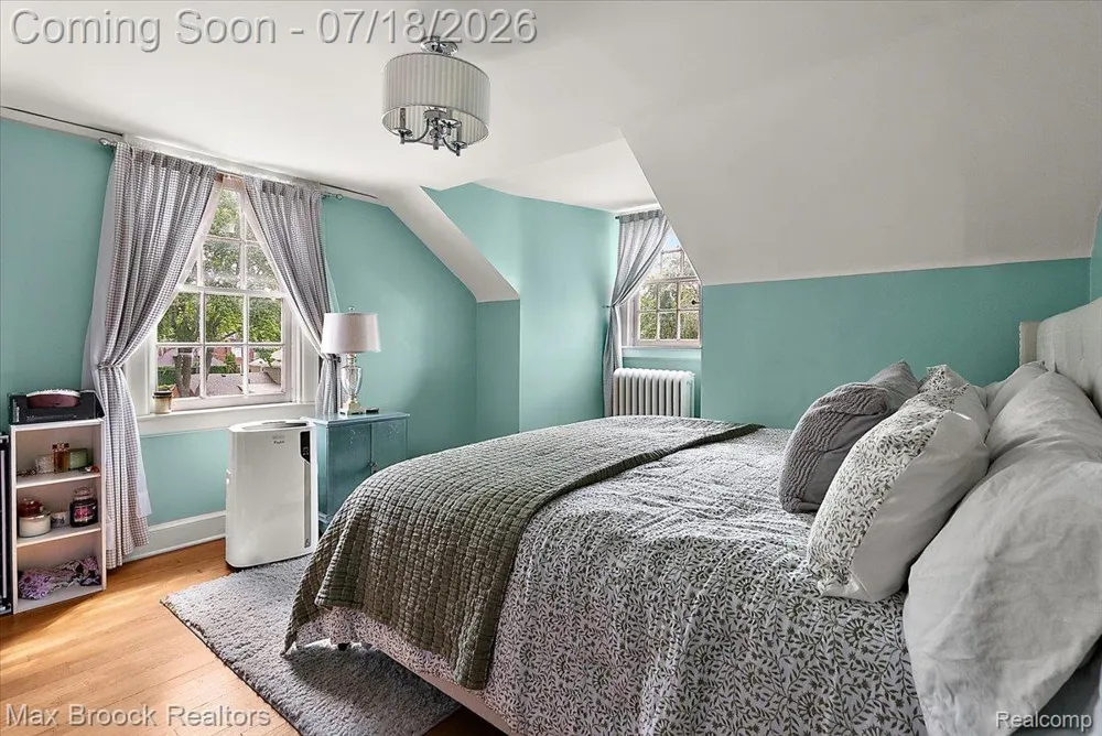 294 Lincoln Road Grosse Pointe City, MI 48230