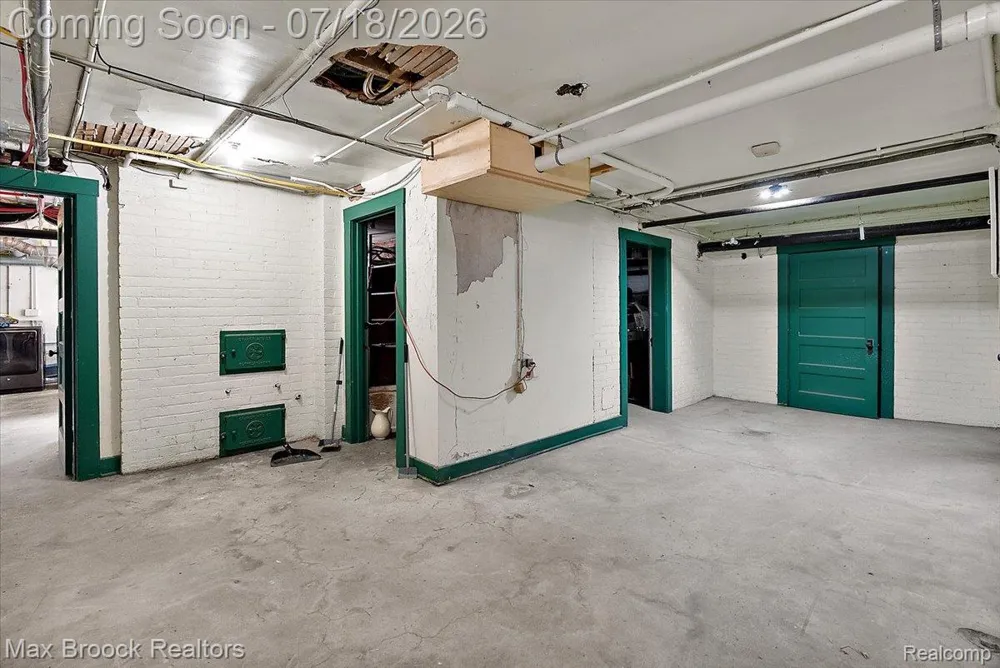 294 Lincoln Road Grosse Pointe City, MI 48230